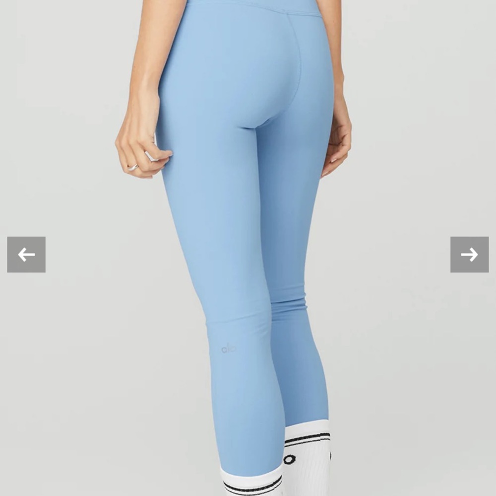 MUST GO!! NWT ALO YOGA blue skies airbrushed capri- size small- color sold out!